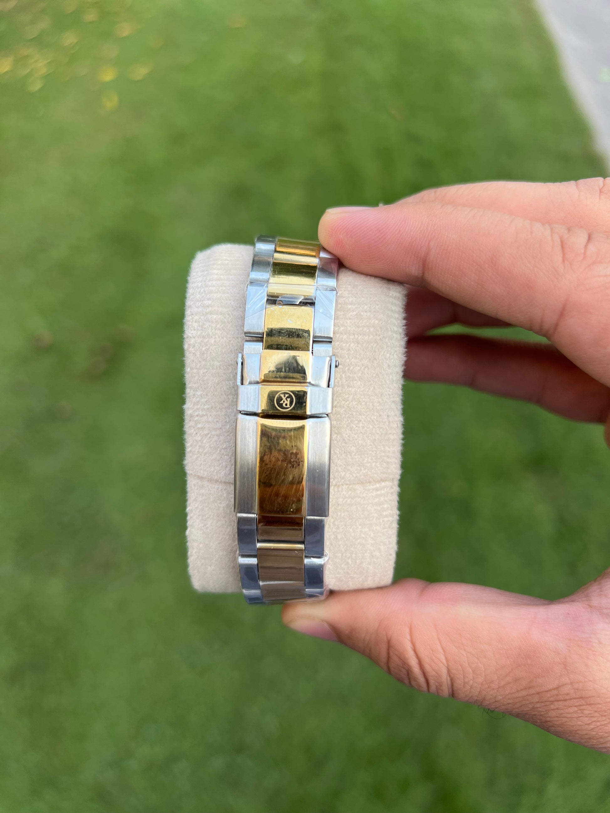 Two Tune White Dial Heavy Weight