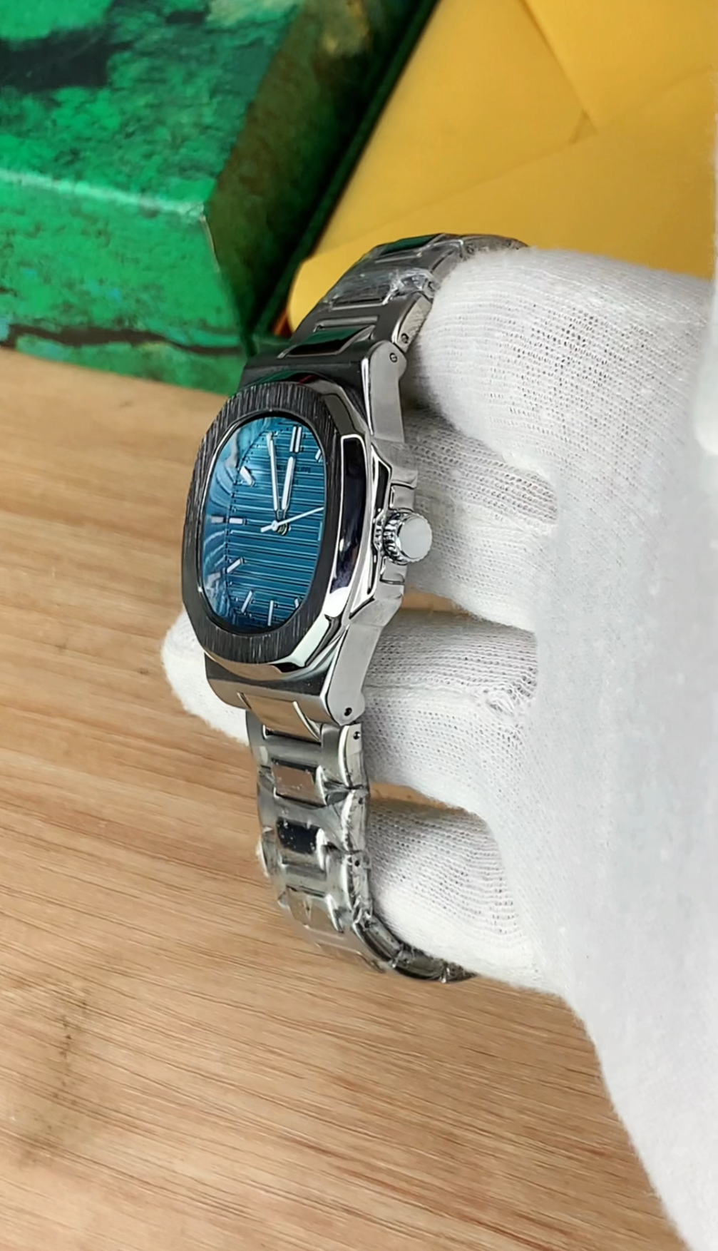 PP Nautilus Model | Tiffany Colour