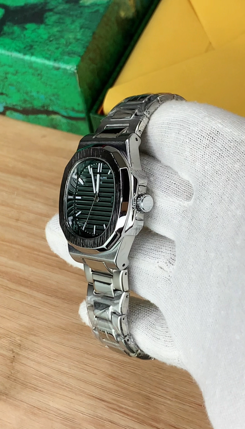 PP Nautilus Model | Silver Green